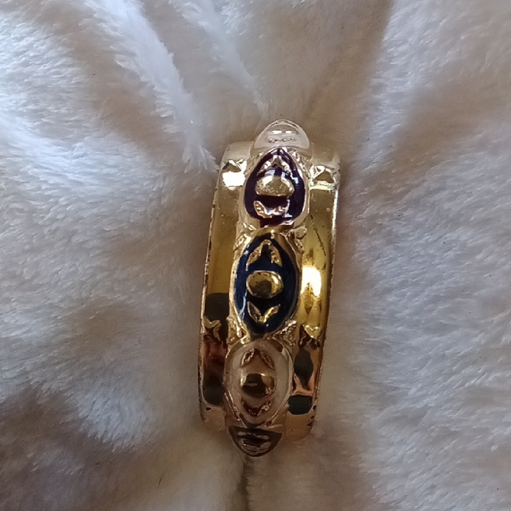 Elegant Gold-Tone Bangle Bracelet